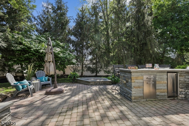 RIKER HILL - Residential