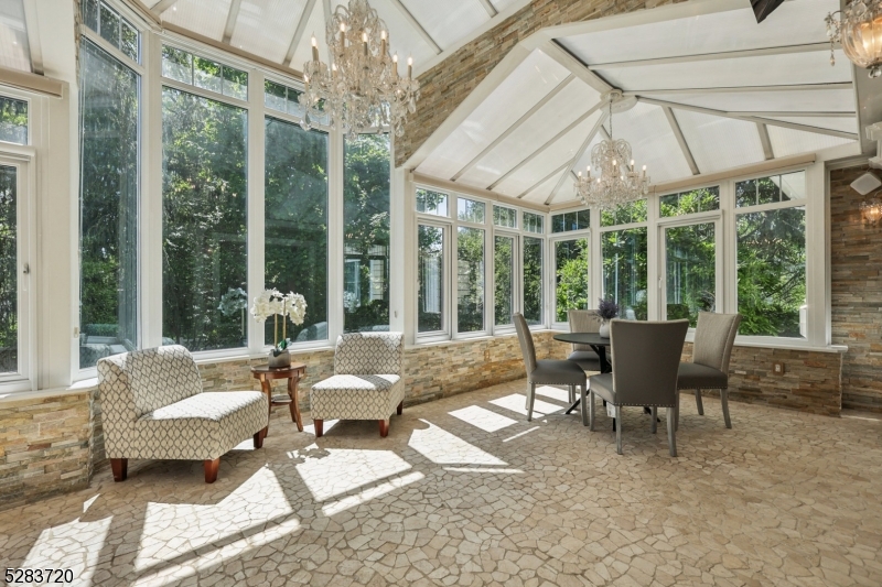 RIKER HILL - Residential