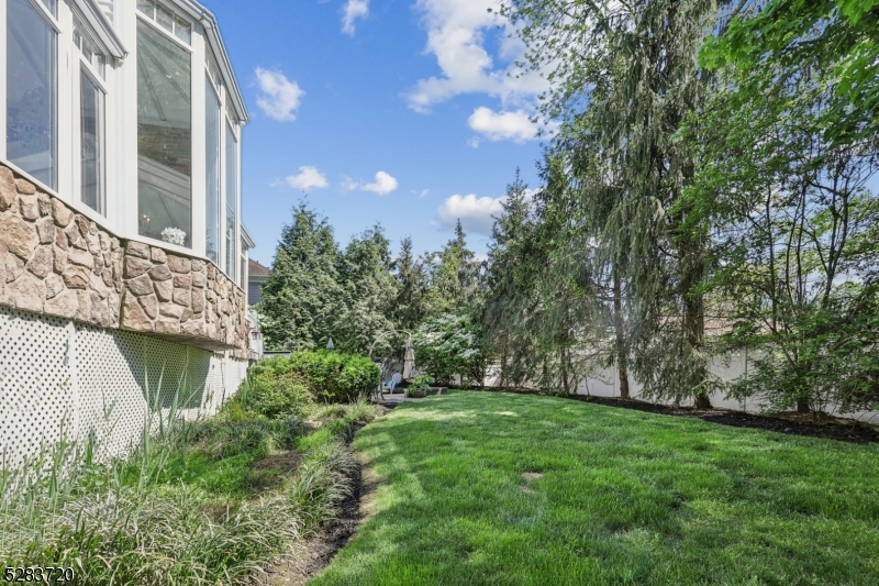 RIKER HILL - Residential