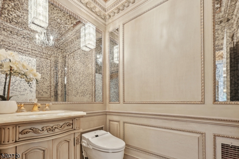 RIKER HILL - Residential