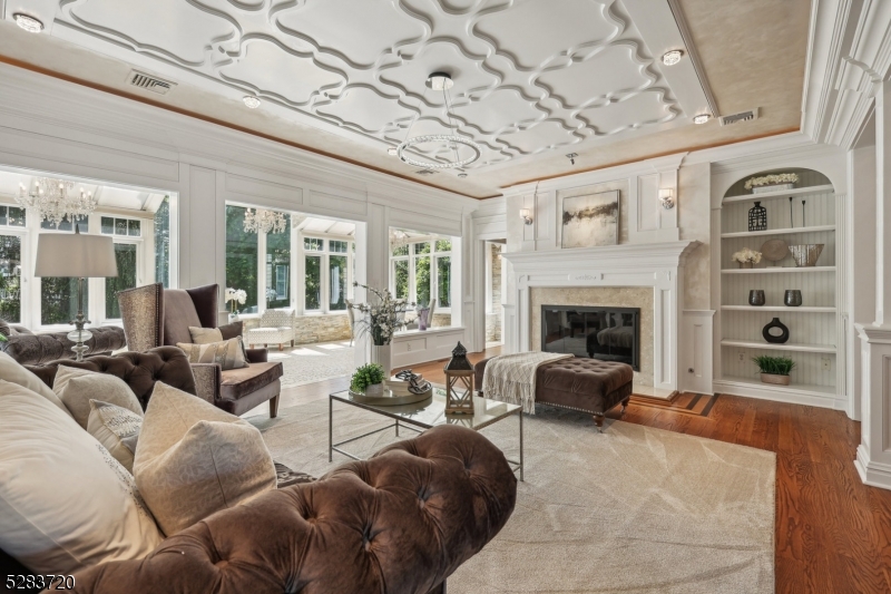 RIKER HILL - Residential