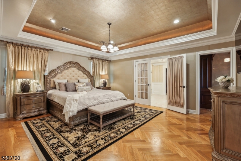 RIKER HILL - Residential