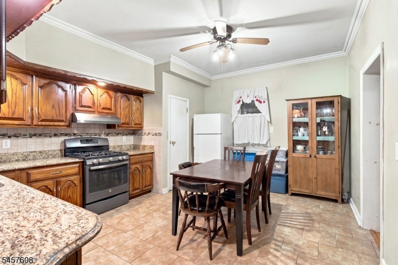 321 Ferry St - Photo 3