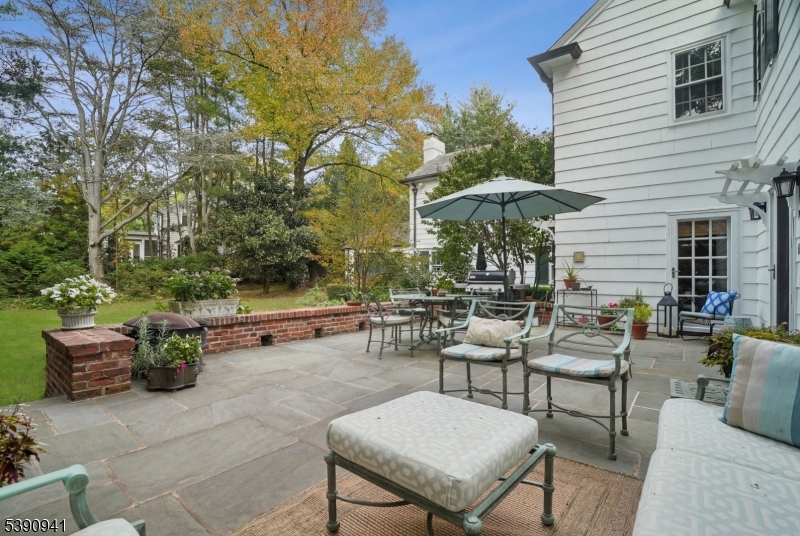 OLD SHORT HILLS - Residential