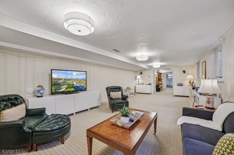 OLD SHORT HILLS - Residential