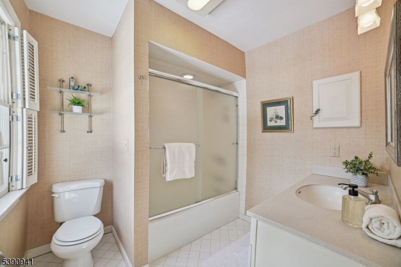 OLD SHORT HILLS - Residential