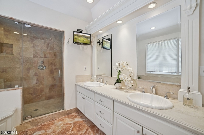 OLD SHORT HILLS - Residential