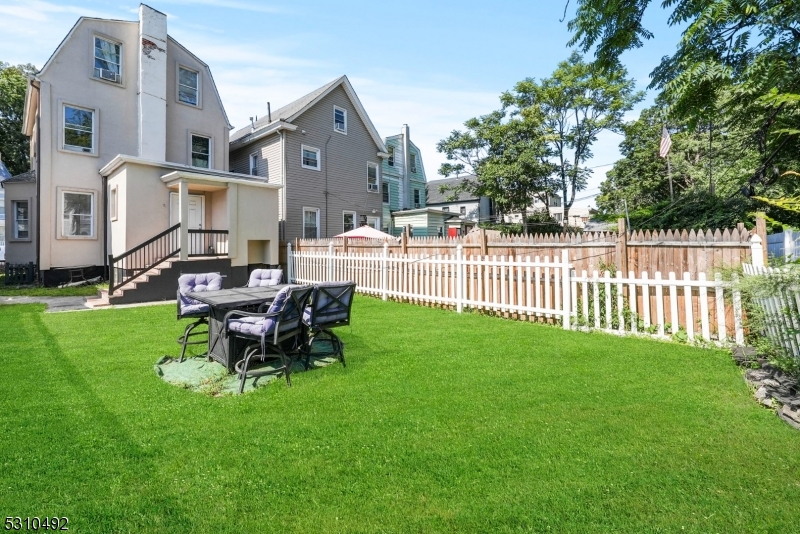 East Orange City, New Jersey 07017, United States, 4 Bedrooms Bedrooms, ,2 BathroomsBathrooms,Residential,Active,44694