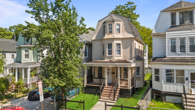 East Orange City, New Jersey 07017, United States, 4 Bedrooms Bedrooms, ,2 BathroomsBathrooms,Residential,Active,44694