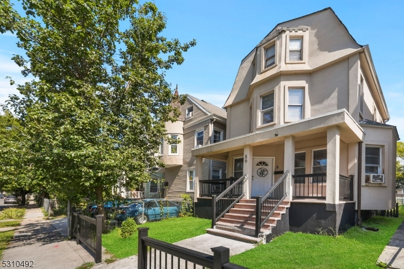 East Orange City, New Jersey 07017, United States, 4 Bedrooms Bedrooms, ,2 BathroomsBathrooms,Residential,Active,44694