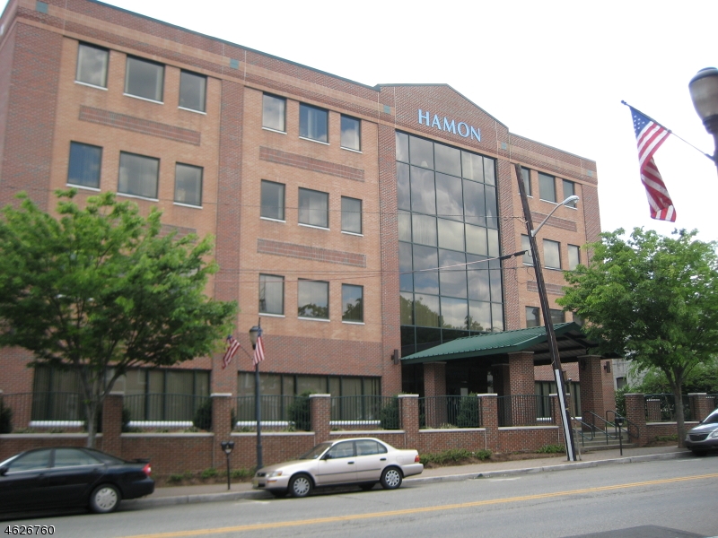 DOWNTOWN - Commercial Lease