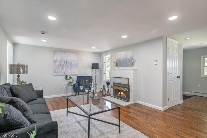 34 Oak Tree Ln