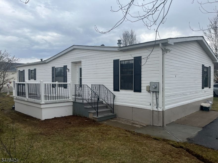 3 BR HOUSE IN 55+ COMMUNITY LOCATED IN COUNTRY VIEW VILLAGE, WHICH INCLUDES CLUBHOUSE, POOL, BOCCE BALL COURTS, PUTTING GREEN. LOTS OF ACTIVITIES.  HOUSE JUST RENOVATED, LIKE NEW, MUST SEE!