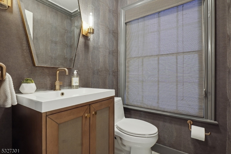 OLD SHORT HILLS - Residential