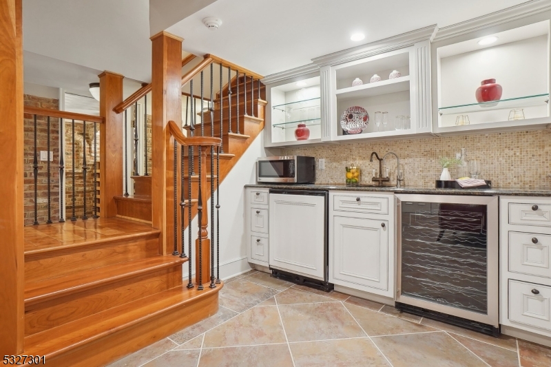 OLD SHORT HILLS - Residential