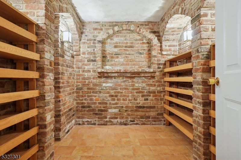 OLD SHORT HILLS - Residential