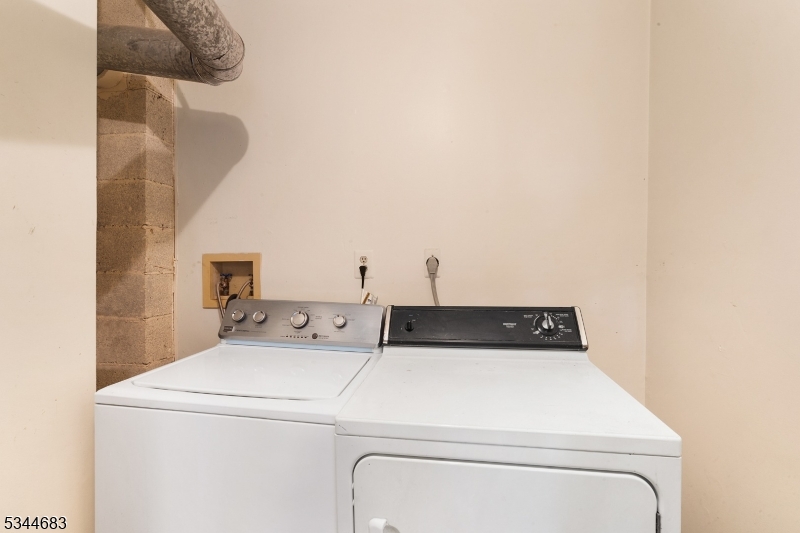 Bridgewater Twp., New Jersey 08807, United States, 2 Bedrooms Bedrooms, ,2 BathroomsBathrooms,Residential,Active,93467