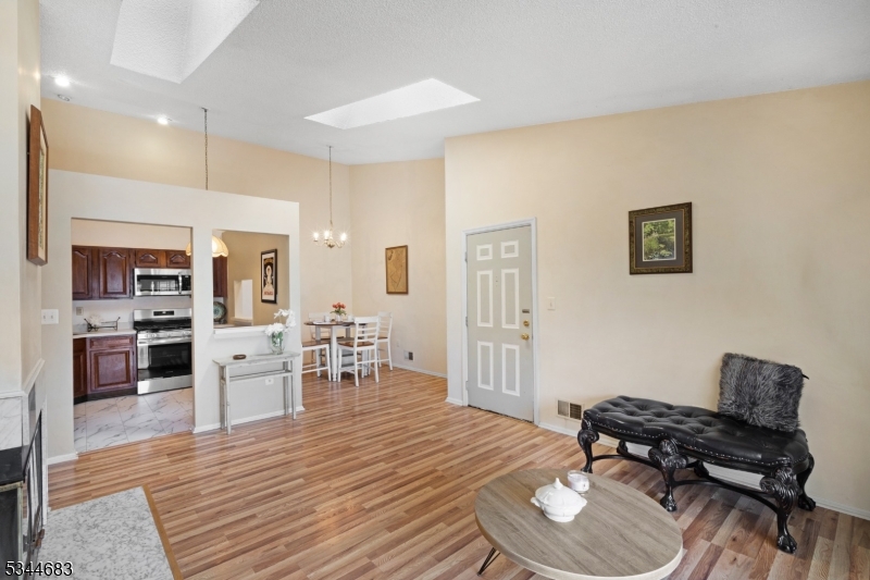 Bridgewater Twp., New Jersey 08807, United States, 2 Bedrooms Bedrooms, ,2 BathroomsBathrooms,Residential,Active,93467