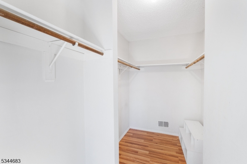 Bridgewater Twp., New Jersey 08807, United States, 2 Bedrooms Bedrooms, ,2 BathroomsBathrooms,Residential,Active,93467