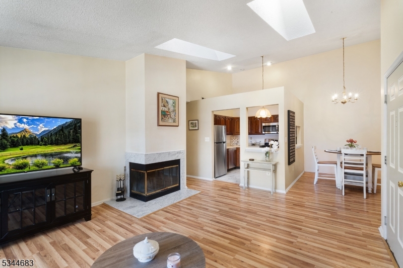 Bridgewater Twp., New Jersey 08807, United States, 2 Bedrooms Bedrooms, ,2 BathroomsBathrooms,Residential,Active,93467