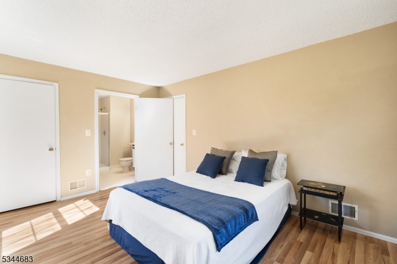 Bridgewater Twp., New Jersey 08807, United States, 2 Bedrooms Bedrooms, ,2 BathroomsBathrooms,Residential,Active,93467