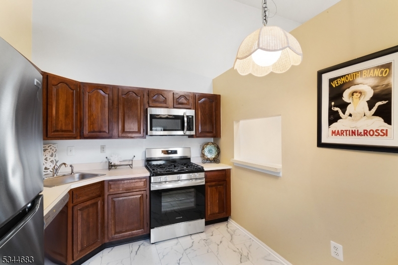 Bridgewater Twp., New Jersey 08807, United States, 2 Bedrooms Bedrooms, ,2 BathroomsBathrooms,Residential,Active,93467