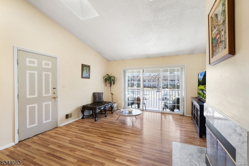 Bridgewater Twp., New Jersey 08807, United States, 2 Bedrooms Bedrooms, ,2 BathroomsBathrooms,Residential,Active,93467