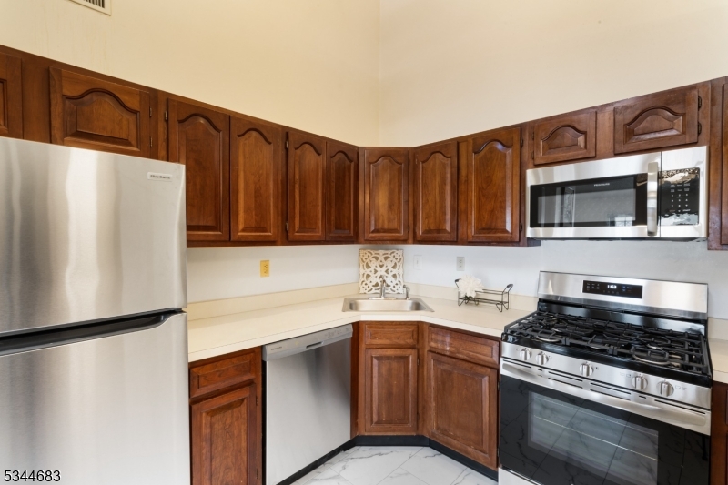 Bridgewater Twp., New Jersey 08807, United States, 2 Bedrooms Bedrooms, ,2 BathroomsBathrooms,Residential,Active,93467