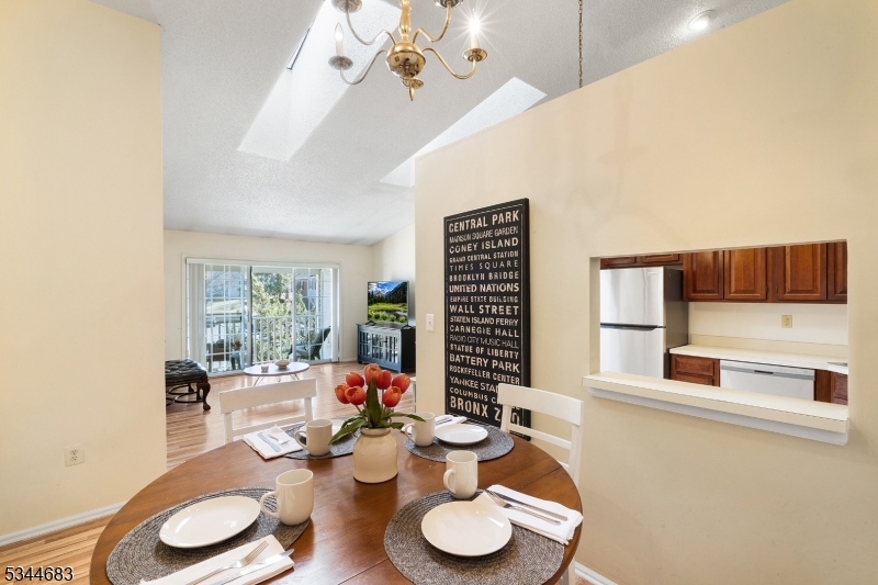 Bridgewater Twp., New Jersey 08807, United States, 2 Bedrooms Bedrooms, ,2 BathroomsBathrooms,Residential,Active,93467