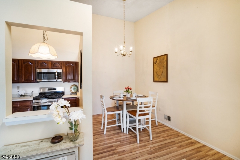 Bridgewater Twp., New Jersey 08807, United States, 2 Bedrooms Bedrooms, ,2 BathroomsBathrooms,Residential,Active,93467