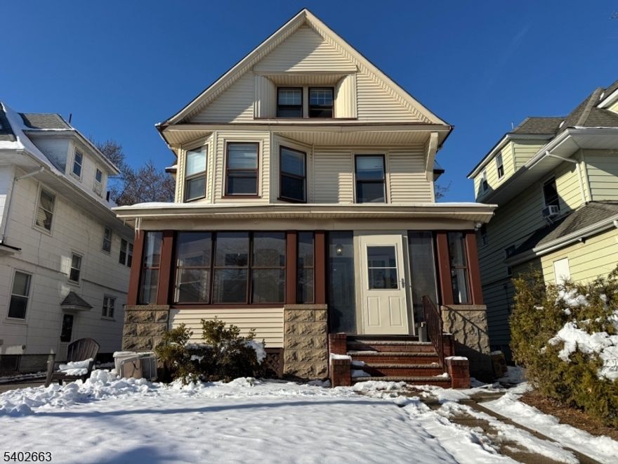 Situated on a dead-end street, this bright and airy 1st floor apartment boasts hardwood floors and high ceilings.  Exclusive use of spacious front enclosed porch, entry foyer with bonus room/office, kitchen large enough to fit a dining table, large bedroom and living room with decorative fireplace. Short distance to Walnut and Bay Street Mid-Town Direct Train Stations.  Dedicated washer/dryer is shared basement laundry room. Rear mudroom leading to shared use of backyard.