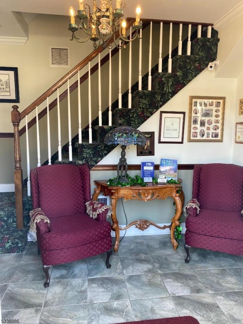 Highway Business District - Commercial Lease