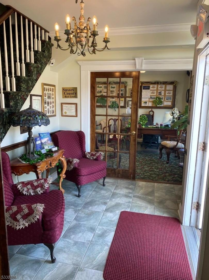 Highway Business District - Commercial Lease