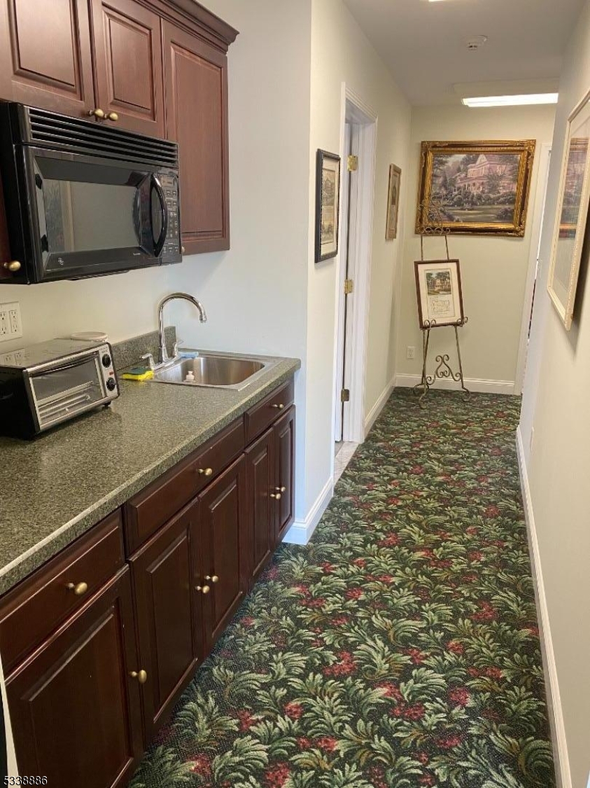 Highway Business District - Commercial Lease