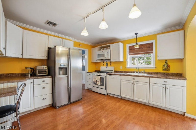 Larchmont Estates - Residential