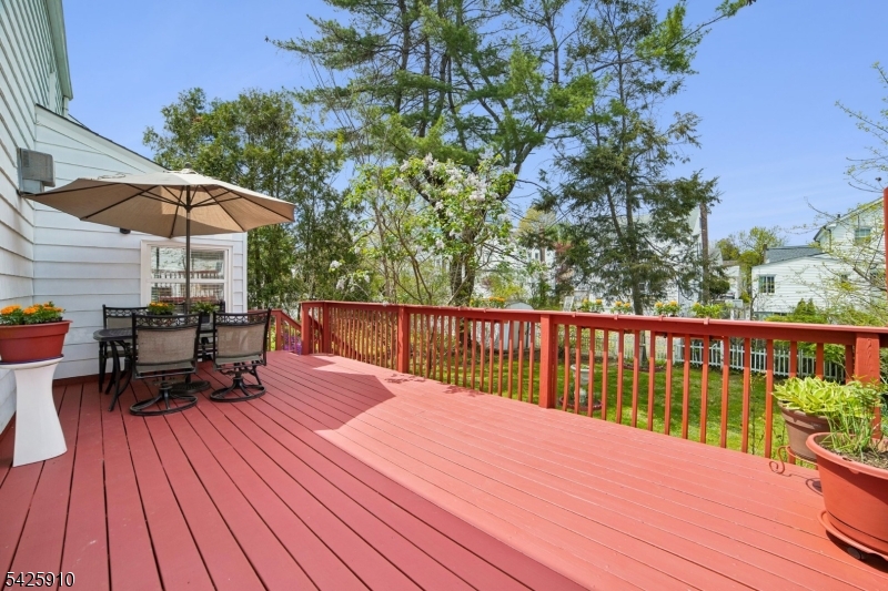 Larchmont Estates - Residential