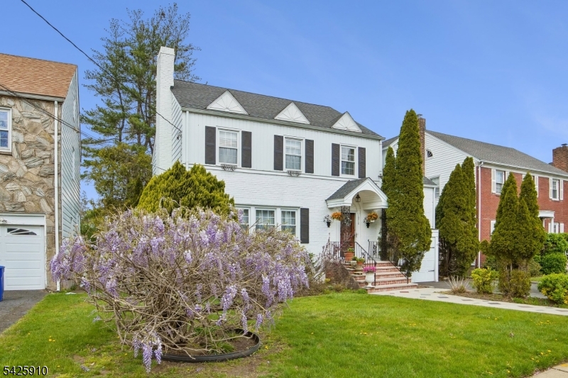 Larchmont Estates - Residential