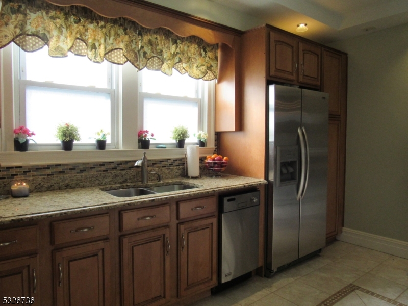 Newark City, New Jersey 07106, United States, 4 Bedrooms Bedrooms, ,2 BathroomsBathrooms,Residential,Pending,29685