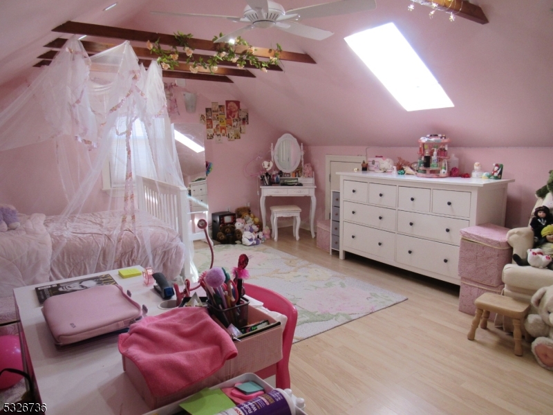 Newark City, New Jersey 07106, United States, 4 Bedrooms Bedrooms, ,2 BathroomsBathrooms,Residential,Pending,29685