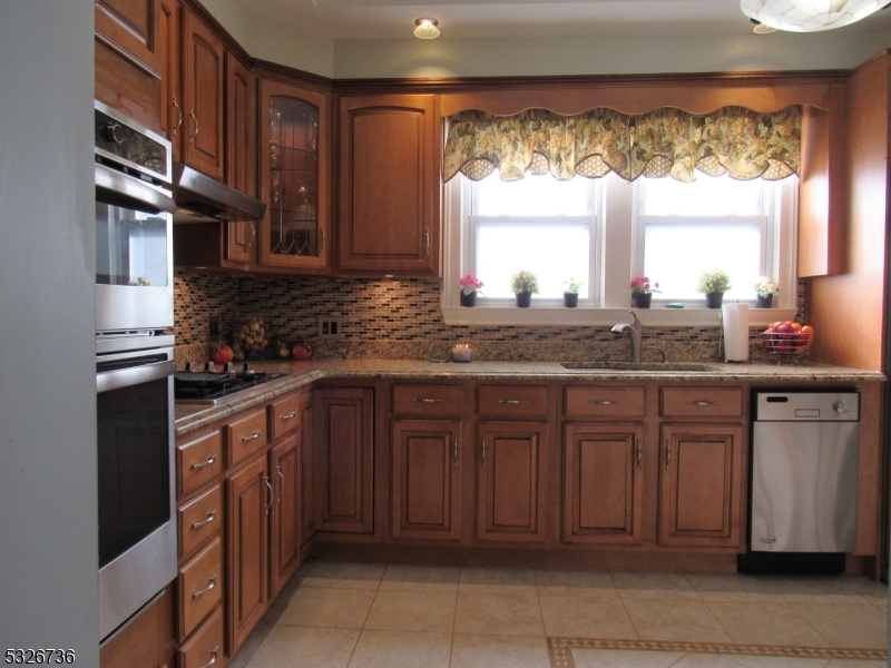 Newark City, New Jersey 07106, United States, 4 Bedrooms Bedrooms, ,2 BathroomsBathrooms,Residential,Pending,29685