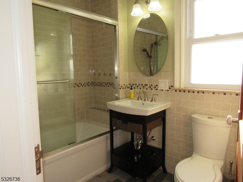 Newark City, New Jersey 07106, United States, 4 Bedrooms Bedrooms, ,2 BathroomsBathrooms,Residential,Pending,29685