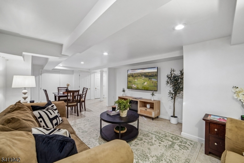 Tuxedo Park - Residential