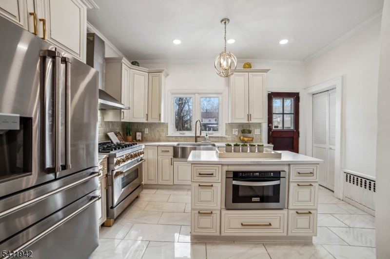 Tuxedo Park - Residential