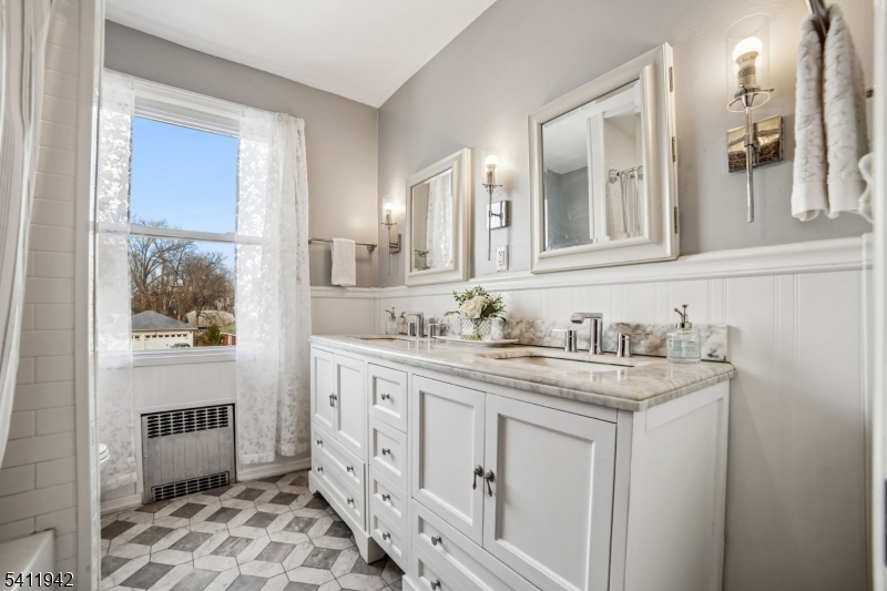 Tuxedo Park - Residential