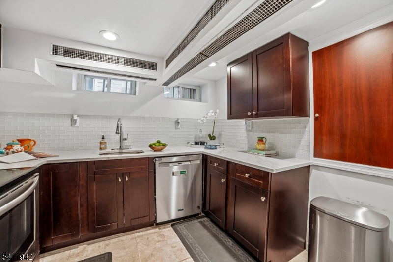 Tuxedo Park - Residential