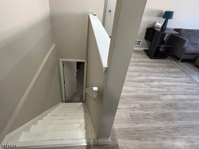 Beverly Hill Terrace Condom - Residential Lease