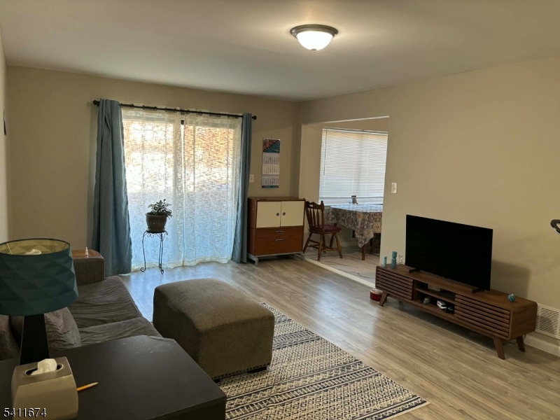 Beverly Hill Terrace Condom - Residential Lease