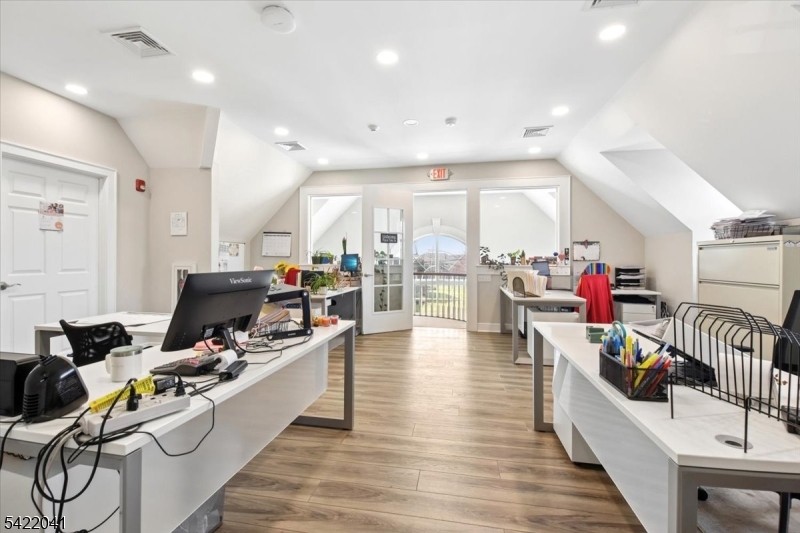 Murray Hill Square - Commercial Sale