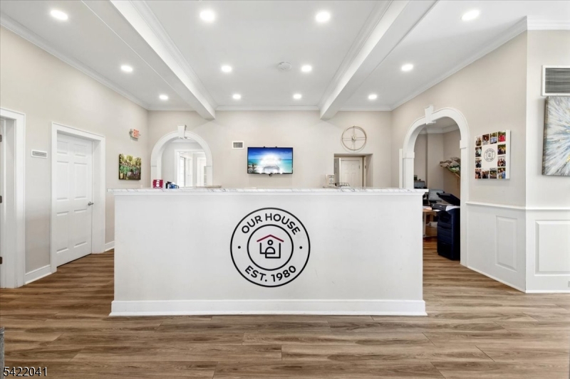 Murray Hill Square - Commercial Sale