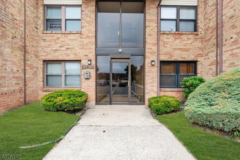 Edison Hollow South Condos - Residential